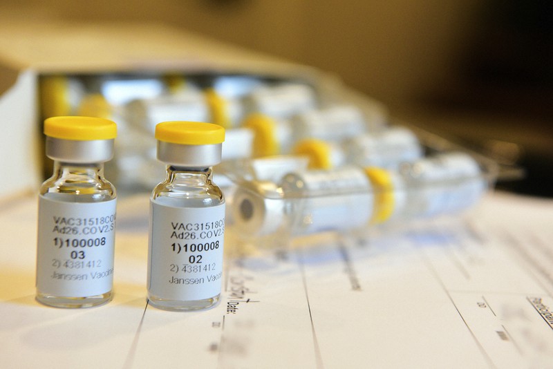 2º ensaio da vacina contra COVID-19 foi interrompido devido a doença inexplicada